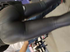 Super hot big ass in event using leather pants candid